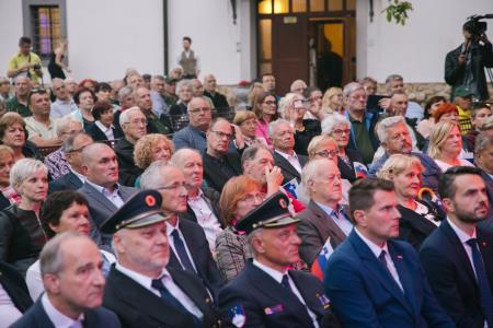 Župan Matej Slapar ob dnevu državnosti »Ko narod stoji odločno, z vero v svoje vrednote in pravice, postane nepremagljiv.«  (90)